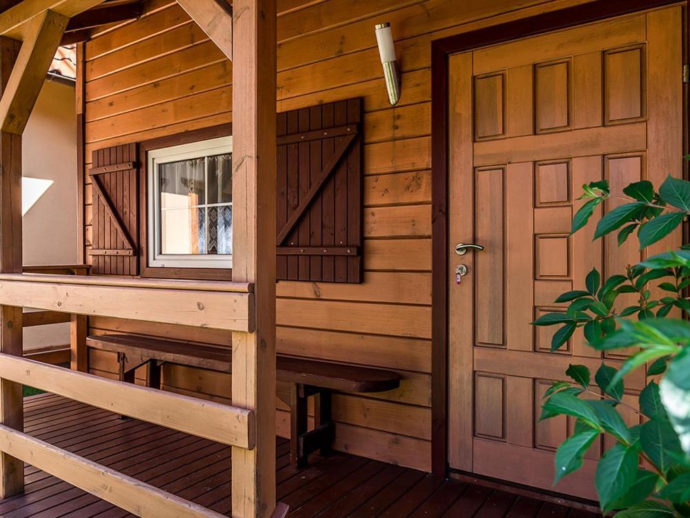 U Sylwi Domki Drewniane Trzęsacz Exterior foto