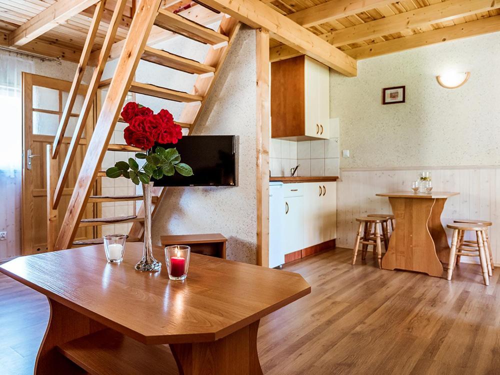 U Sylwi Domki Drewniane Trzęsacz Exterior foto
